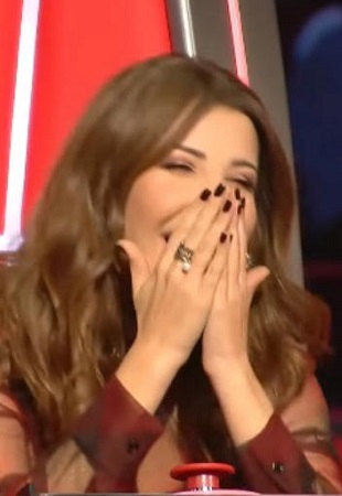 بكاء مُتسابِق وزغاريد والدته على مسرح «فويس كيدز»